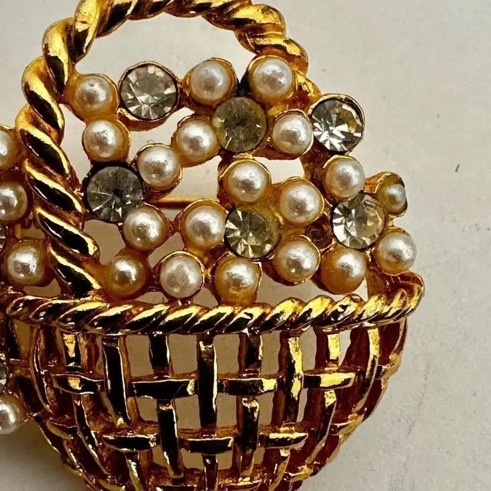 Gold tone faux pearl and rhinestone small brooch